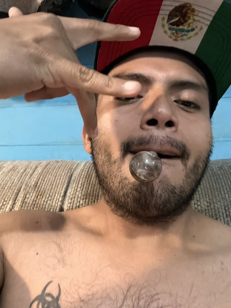 Interclouds7's tweet image. Banda, quién me tira paro prestándome $100 para un globo? Hago lo que quieran, igual se los pago el viernes, tiren paro, porfa.

4152314225849465
BBVA