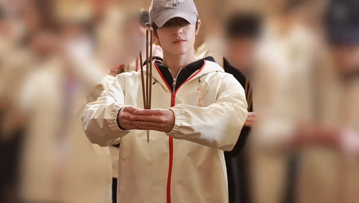 Cullennnnnnnnn's tweet image. 🎥🎬 ประดับไทม์ไลน์  ✨

🧧 明月录 นำแสดงโดย 尹浩宇 ในบทบาท 丁巫 🧧

⭐️ 21.10.68 แวะอ่านบท at เหิงเตี้ยน
⭐️ 06.11.68 ฟิตติ้งชุด+หน้าทำผม at เหิงเตี้ยน
⭐️ 03.11.68 明月录 เปิดกล้องวันแรก
⭐️ 16.11.68 เข้ากอง 明月录 วันแรกได้เจอลู่อิงแต่งหญิง
⭐️ 04.12.69…