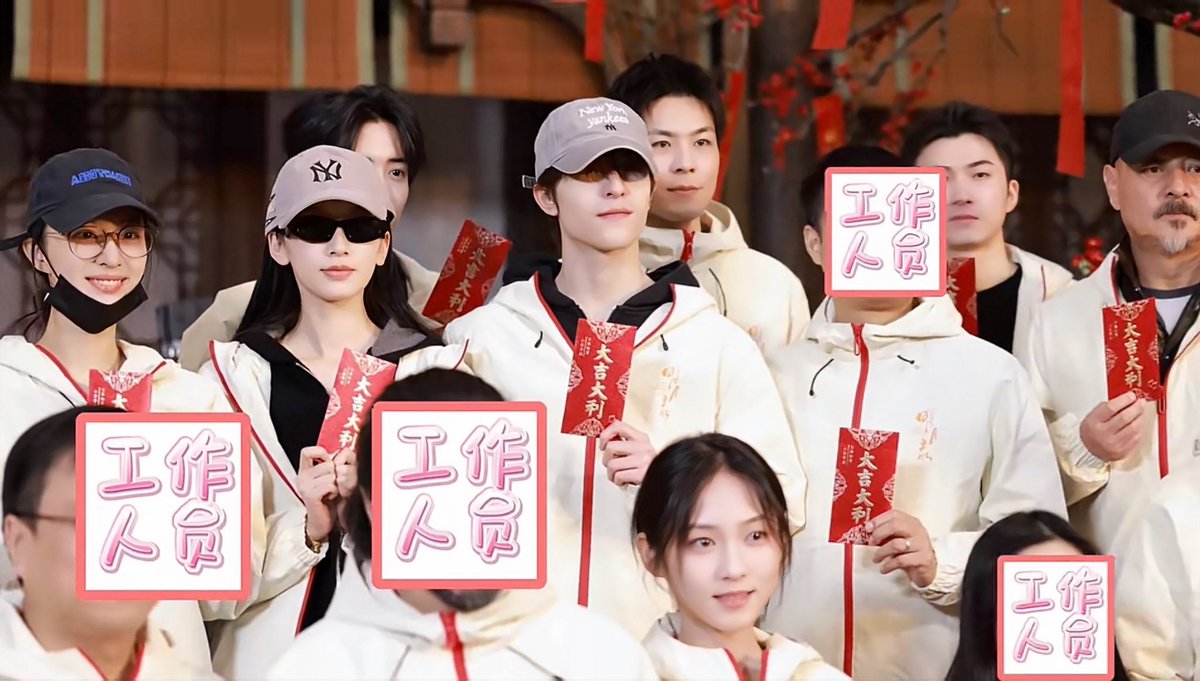 Cullennnnnnnnn's tweet image. 🎥🎬 ประดับไทม์ไลน์  ✨

🧧 明月录 นำแสดงโดย 尹浩宇 ในบทบาท 丁巫 🧧

⭐️ 21.10.68 แวะอ่านบท at เหิงเตี้ยน
⭐️ 06.11.68 ฟิตติ้งชุด+หน้าทำผม at เหิงเตี้ยน
⭐️ 03.11.68 明月录 เปิดกล้องวันแรก
⭐️ 16.11.68 เข้ากอง 明月录 วันแรกได้เจอลู่อิงแต่งหญิง
⭐️ 04.12.69…