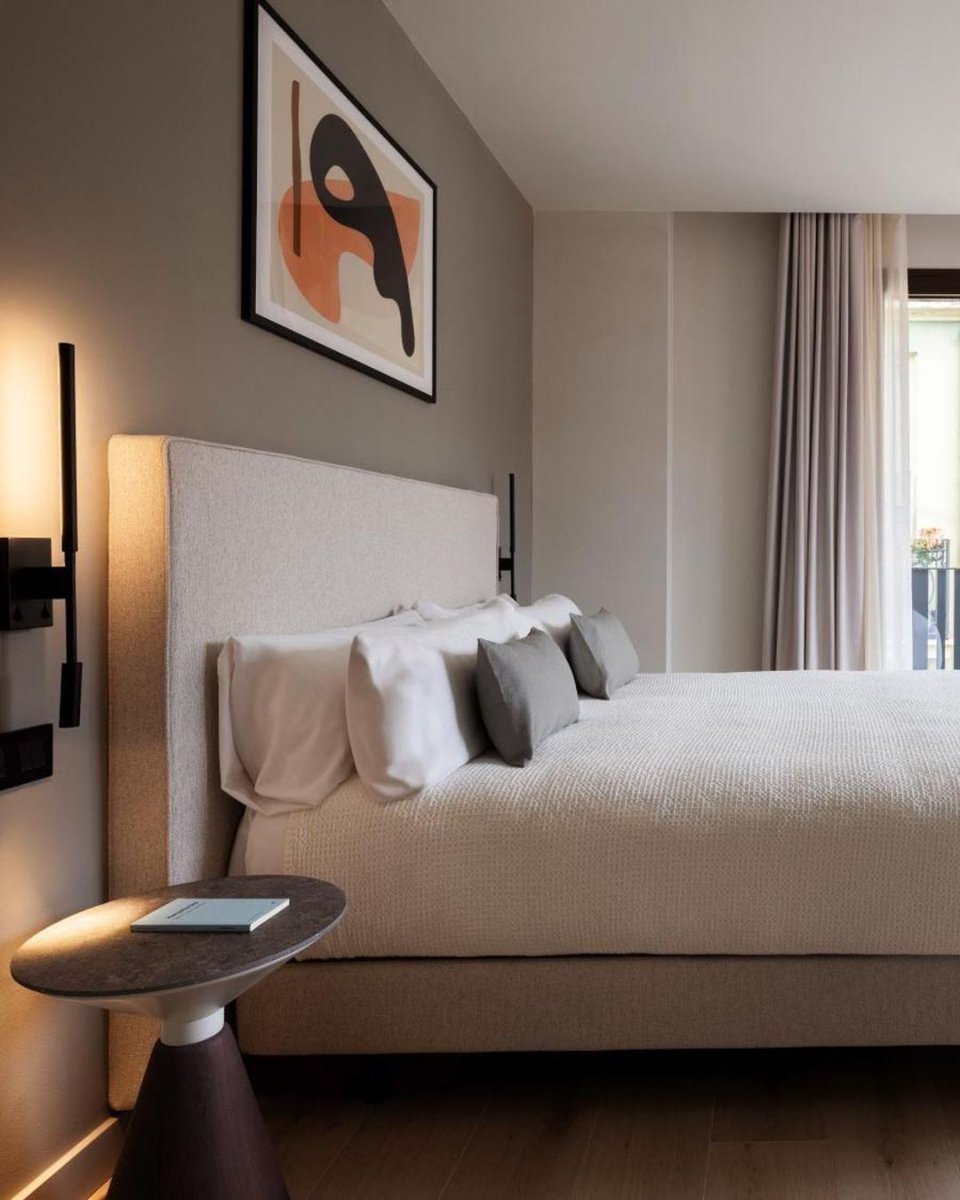 frajumar's tweet image. How to transform the guest experience?
We furnished the Hotel Numa El Carmen in #Valencia  with our own functional designs
Key pieces: PAO and ECKO armchairs, SPAT sofa bed, ÓLIA and FRES tables
l1nq.com/hW0rV
A design that reinforces the identity of the space
#Contract