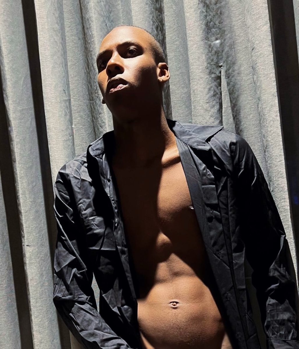 I know you’re looking… say hi 💋