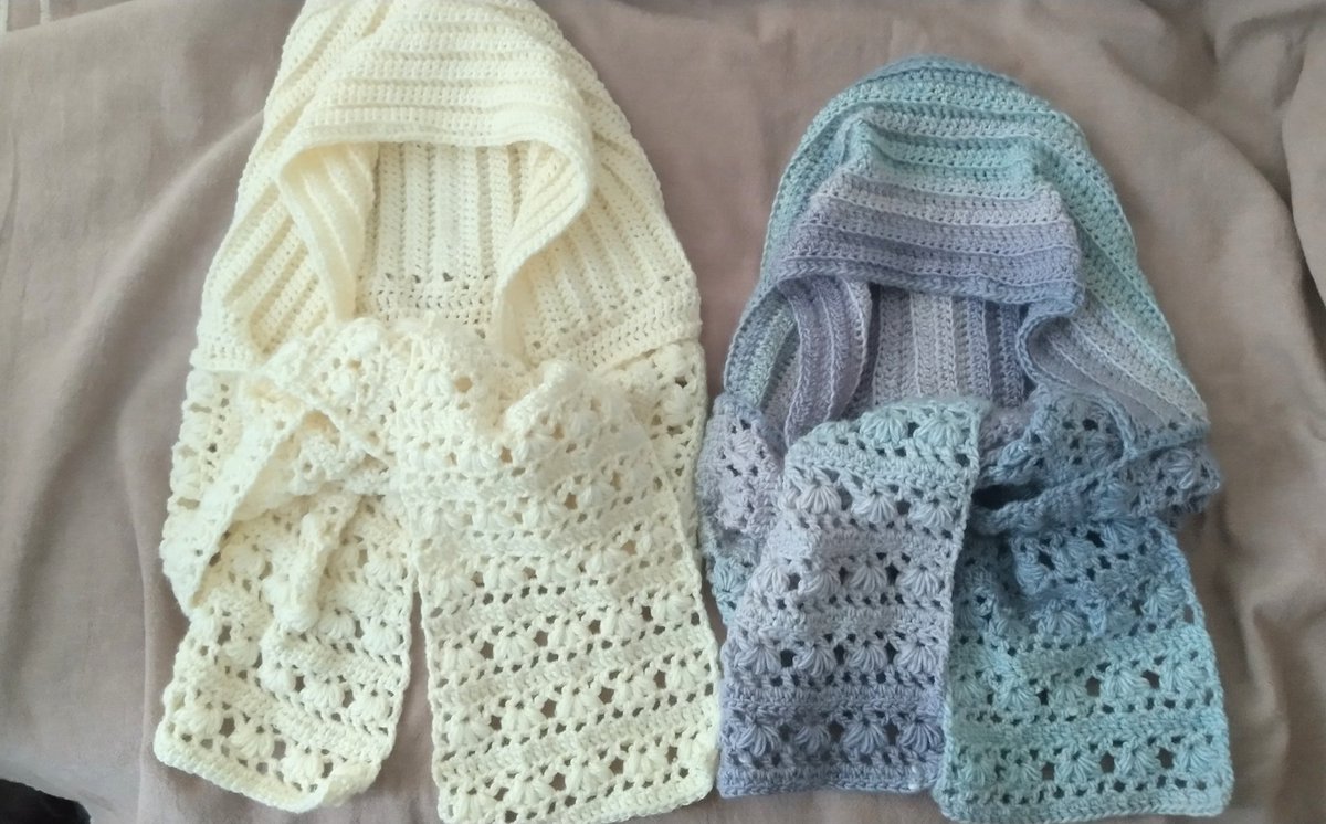 手編みのかぎ針編みラグ。丁寧に作られた繊細なデザインで、上品で時代