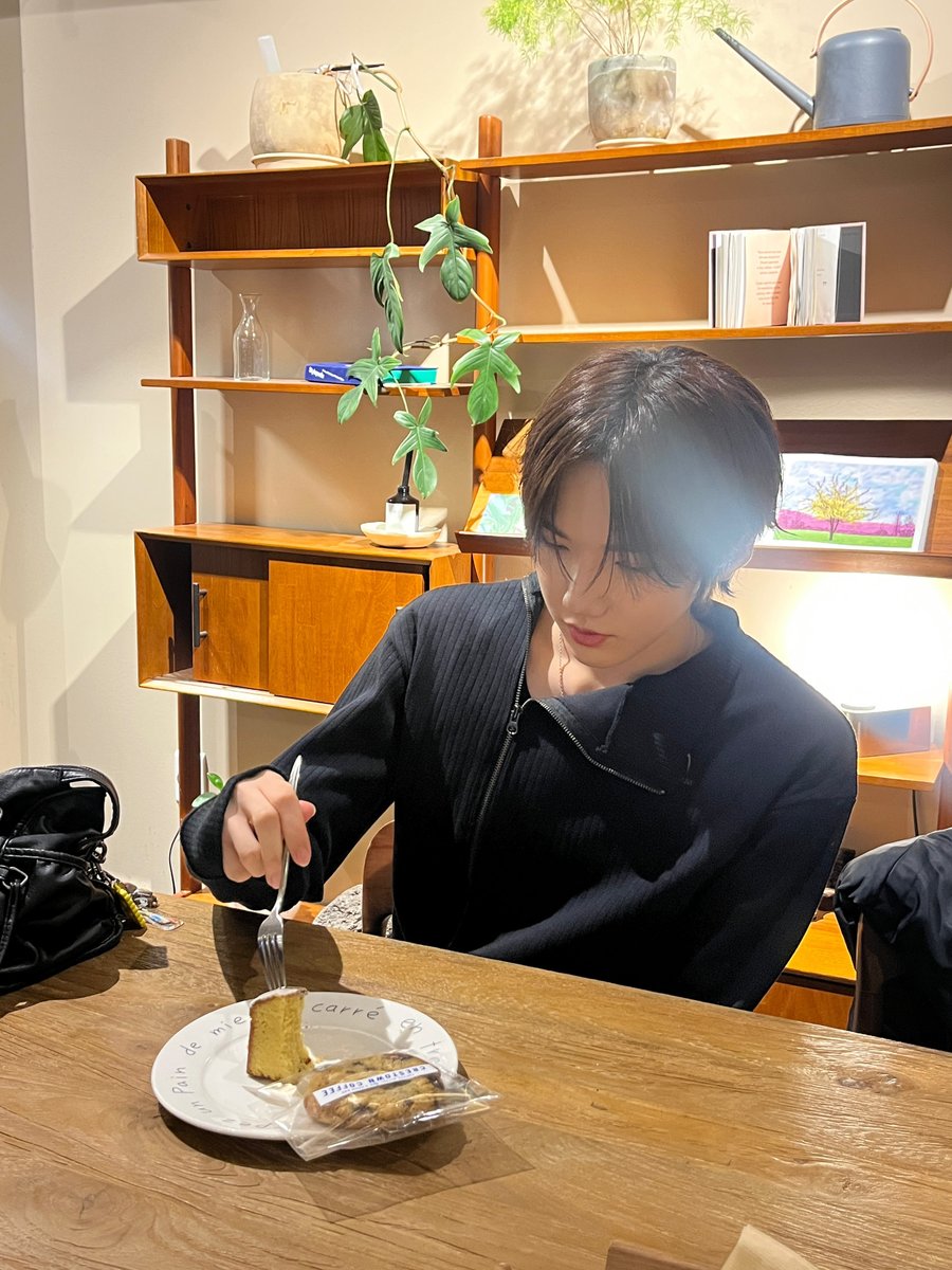 inthe_x_project's tweet photo. [📷] Our Soft Day Off #HYUNMIN Behind

제 첫 브이로그!! 재밌게 보셨을까요..?🥺
평소 해보고 싶었지만 항상 쉬는 날에는 잠을 자다 보니 해볼 시간이 없었는데 하고 싶은 것들로 가득한 하루를 보낼 수 있어서 너무 행복했어요!😚
앞으로도 이렇게 다양한 영상들로도 여러분을 뵐 수 있으면 좋겠어요!ㅎㅎ
그리고 바쁜 스케줄 속에서도 저를 재밌게 놀아준 센 형🪼 고마워요 사랑합니당🥰

#HYUNMIN #현민
#INTHE_X #인더엑스
#INTHE_X_project #인더엑스프로젝트
#iNKODE #인코드