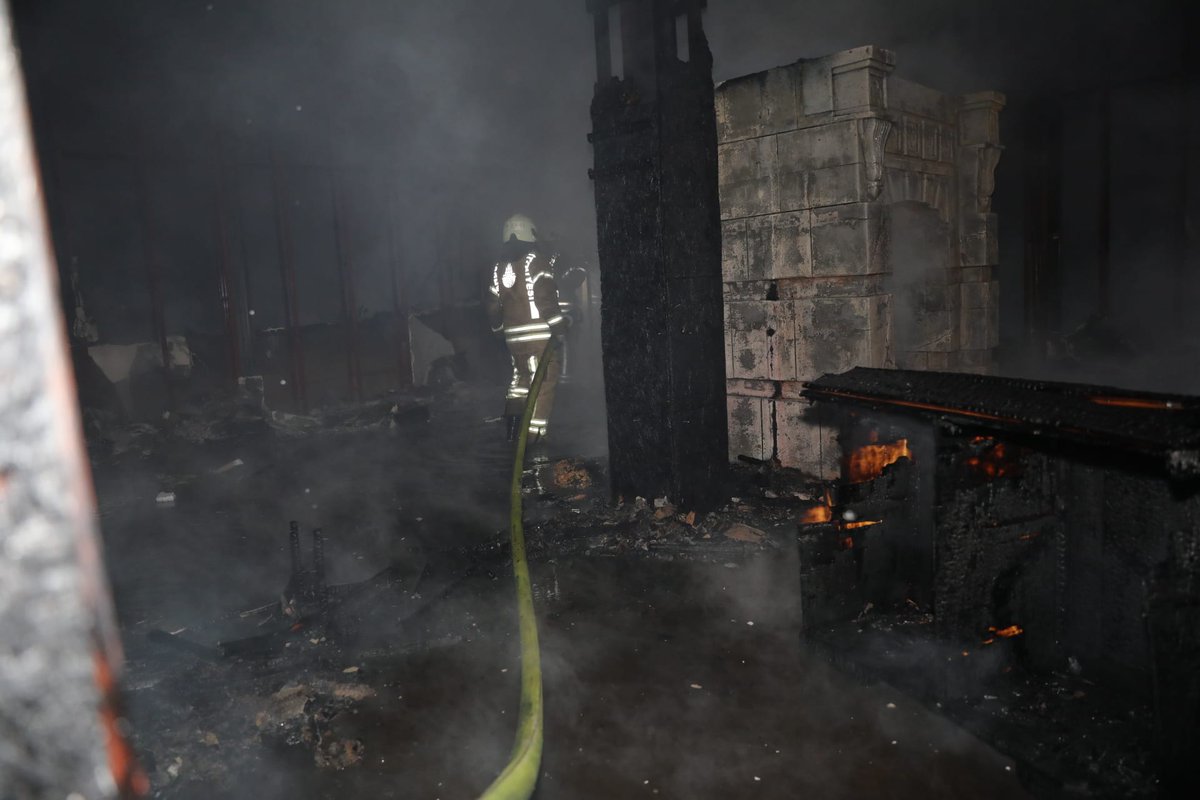 Çekmeköy Odabaşı Caddesi'nde yer alan film platosunda çıkan yangın ekiplerimizce söndürüldü.