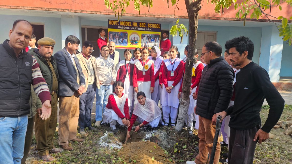 DiprKathua's tweet image. 🌱🌍 A plantation drive was organised at GMHSS Basohli, with active participation of students and staff, promoting environmental awareness and a shared commitment towards protecting and nurturing nature.
#PlantationDrive #GreenInitiative #SaveEnvironment #Basohli 

@diprjk