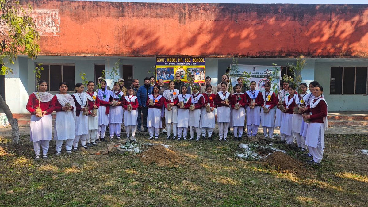 DiprKathua's tweet image. 🌱🌍 A plantation drive was organised at GMHSS Basohli, with active participation of students and staff, promoting environmental awareness and a shared commitment towards protecting and nurturing nature.
#PlantationDrive #GreenInitiative #SaveEnvironment #Basohli 

@diprjk