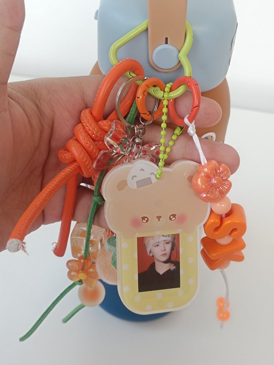 _ventimoojuice's tweet photo. Peep my Seungkwan Flask hehe
Stickers from: @lyannesy, @Dokkkeey, @paperplanebns, #ToBooFlyHigh CSE by @couphanwoogyujs @offjummie
Anik anik keyring from @jing_cartt
SK bead keyring from @euphorianaph @hanieolx https://t.co/oORDPiGSbN