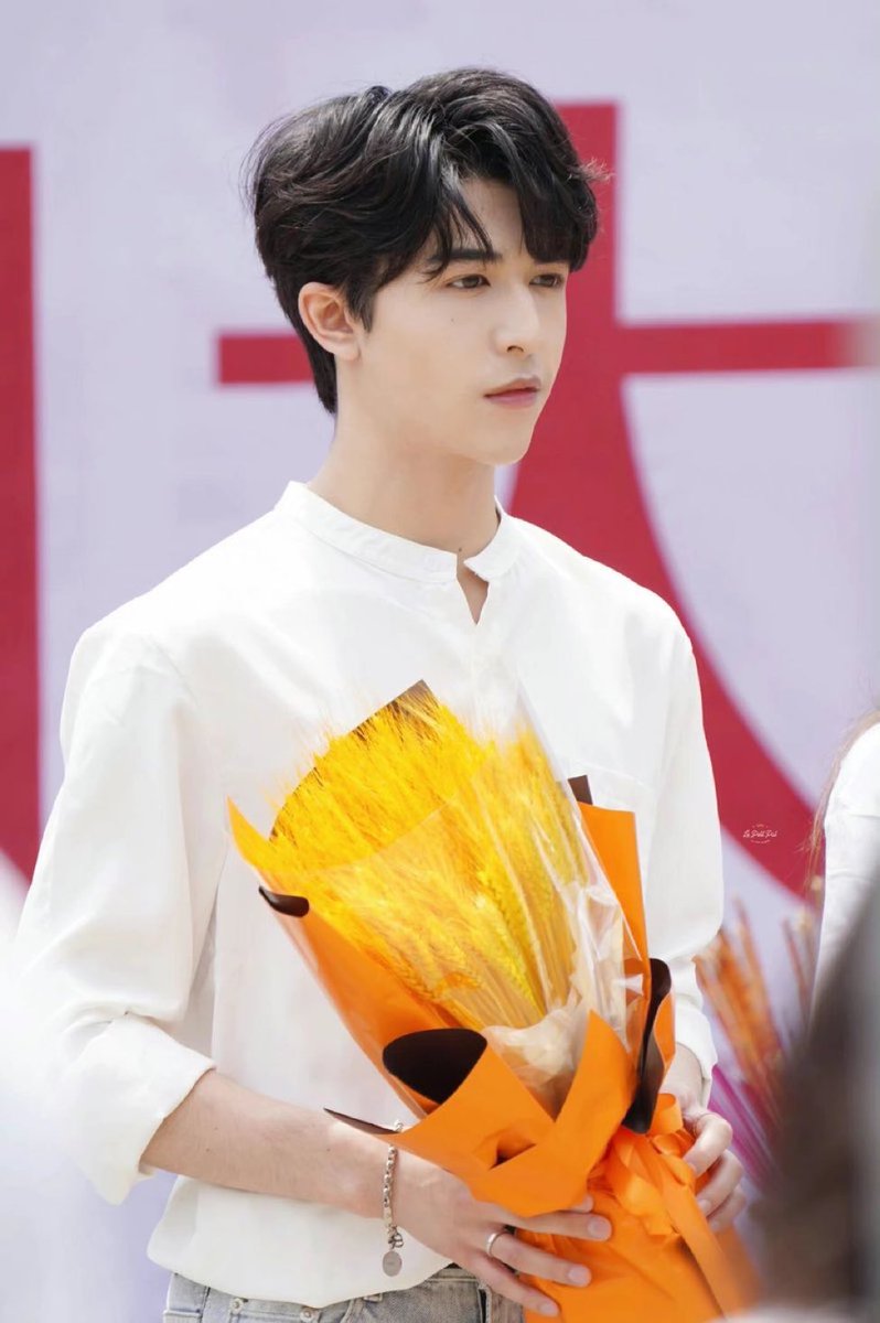 ohehwithpatrick's tweet image. รวงข้าวก็เคยถือ ซองแดงก็ได้ถืออีก เติบโตมาอย่างดีเลยนะแพท ขอให้ประสบความสำเร็จยิ่งๆขึ้นไปคับ 

((ถึงจะไม่เกี่ยวกับเรื่องนี้ แต่พี่ขอบคุณแพทและรวงข้าวช่อนี้มาเสมอเลย แพทได้มาด้วยความพยายามของตัวเอง มันสร้างโอกาสให้แพทเยอะแยะเลย เก่งมากคับ))