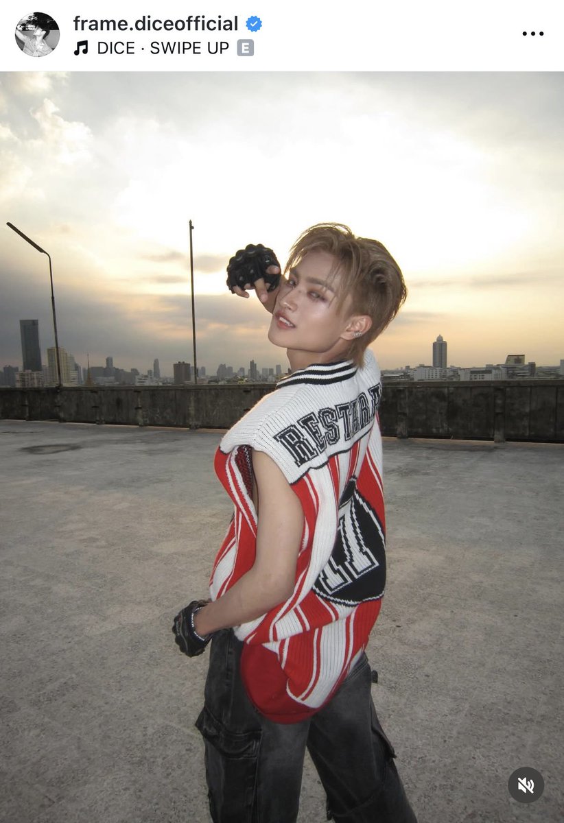 ผมว่าวอลเปเปอร์คุ้นๆ🤔