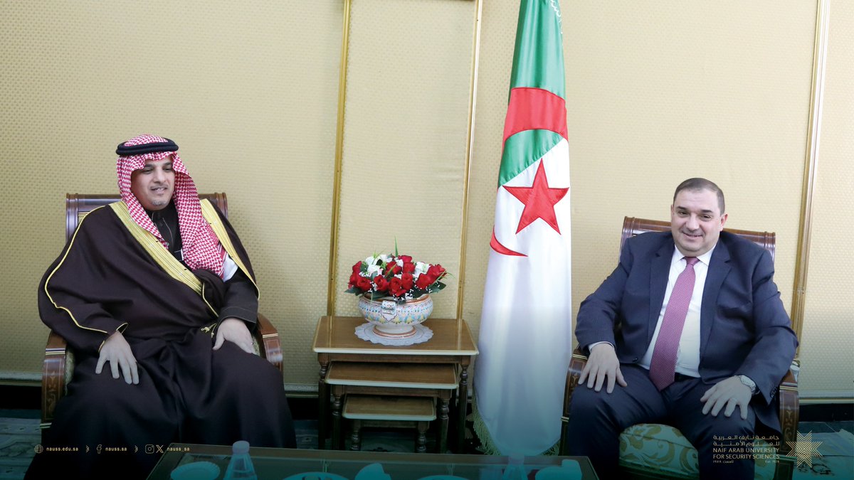 استقبل معالي وزير العدل السيد لطفي بوجمعة،معالي رئيس جامعة نايف العربيةد.عبد المجيد البنيان،جرى خلال الاجتماع مناقشة الموضوعات ذات الاهتمام المشترك في إطار تفعيل مذكرة التفاهم بين الجامعة و وزارة العدل الجزائرية 🤲نسأل الله أن يديم علاقات الأخوة و المحبة بين الشقيقتين❤️🇸🇦🇩🇿❤️