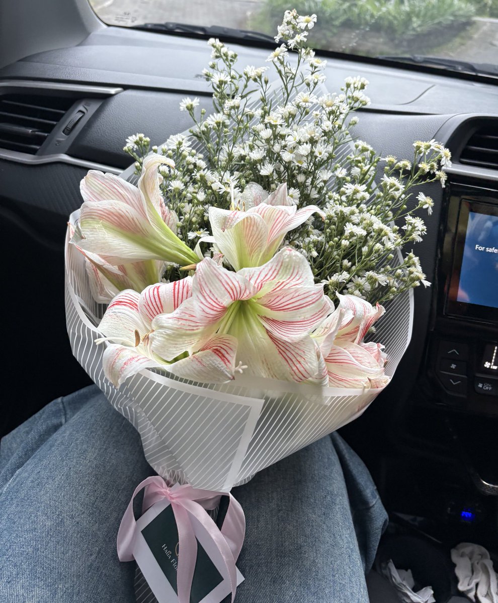 tinyditty's tweet image. prettiest bouquet &amp;lt;3 40k only!!
