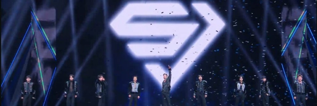 La verdad es que nunca me ha importado lo que hacen otros grupos, lo que lanzan, dónde están, etc. Siempre he dicho que mi prioridad es #SUPERJUNIOR
Son los únicos que me mantienen escuchando kpop. Me quedo con ellos, lo que hace ELF, el ruido que generan; el resto equis.