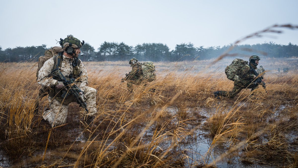 米陸軍第11空挺師団長、（カナダ人）マクブライド准将と陸上自衛隊第1