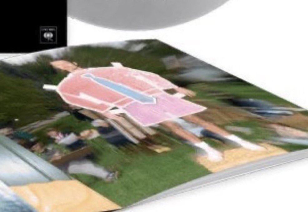 CopyOfACopyJen's tweet image. Harry Styles really said “draw me like one of your French girls”

Kiss all the time. Clothing, occassionally.