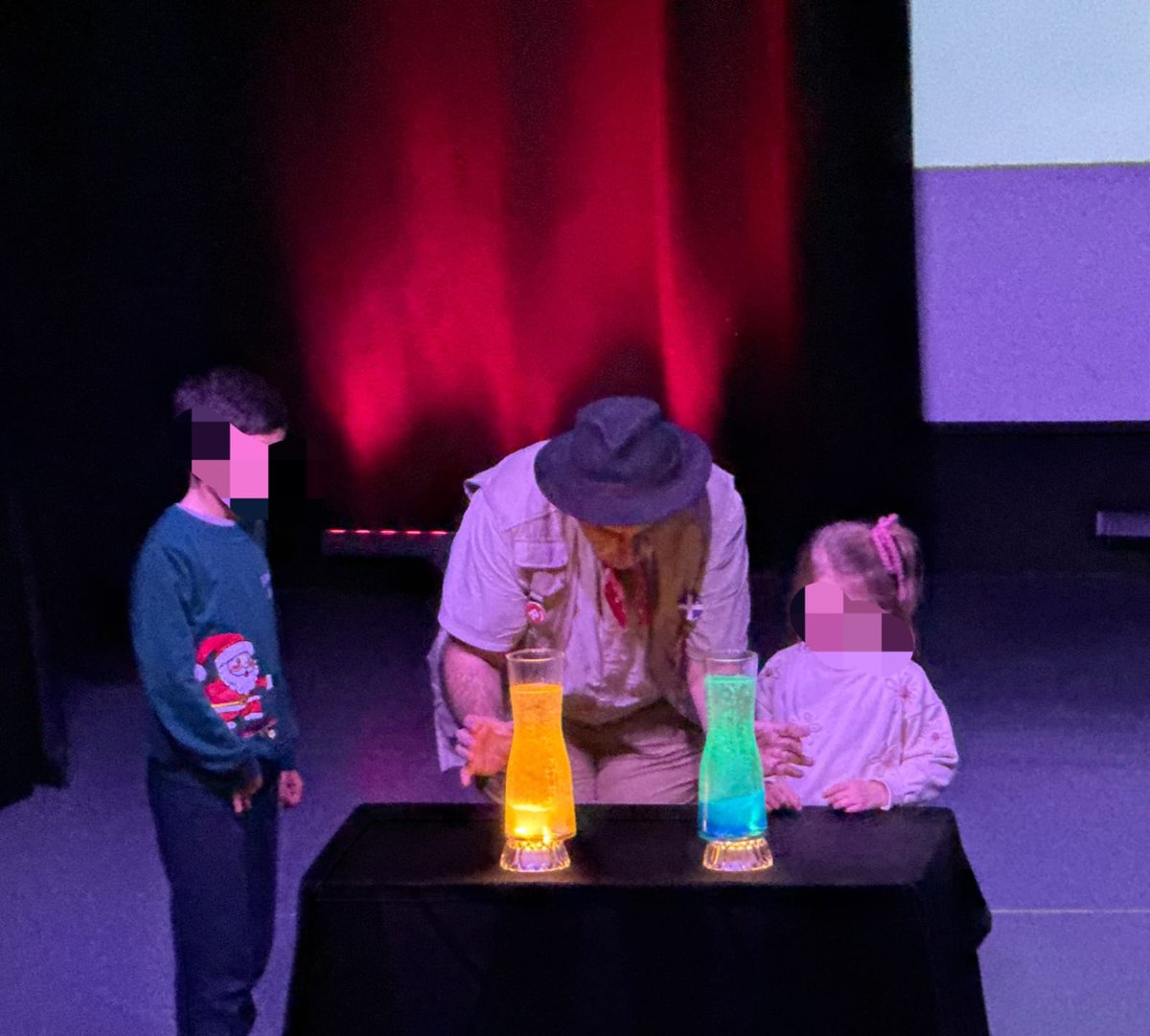 Una TARDE de domingo maravillosa, en el C.C.Nicolás Salmerón de CHAMARTÍN..... Con el espectáculo infantil LA MANSIÓN ENCANTADA DE CONOCERTE, con el gran Rubén Torres a los mandos de ella, simplemente GENIAL!!!

#LaMansiónEncantadaDeConocerte #89BOSTEZOS #EL_CHANDRÍO_PRODUCCIONES
