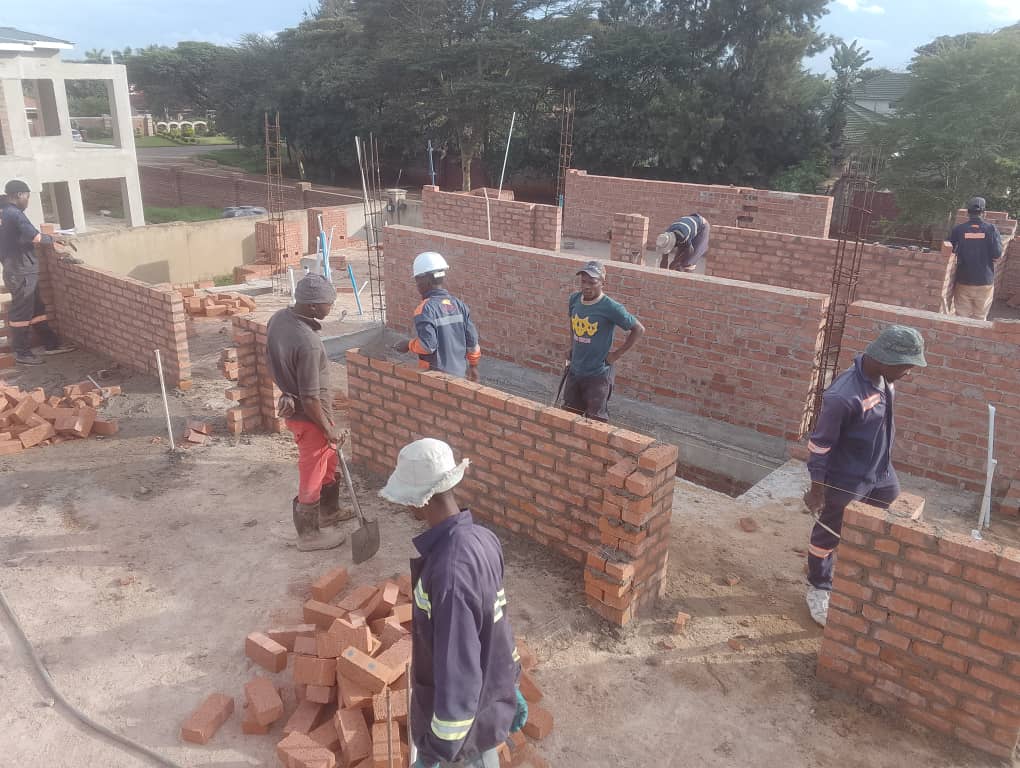 martcosy's tweet photo. Another milestone reached 🧱 Our double-storey cluster project is taking shape, with first floor brickwork now in progress. Thinking of building? Build with a team you can trust. https://t.co/6vGLNb06LK