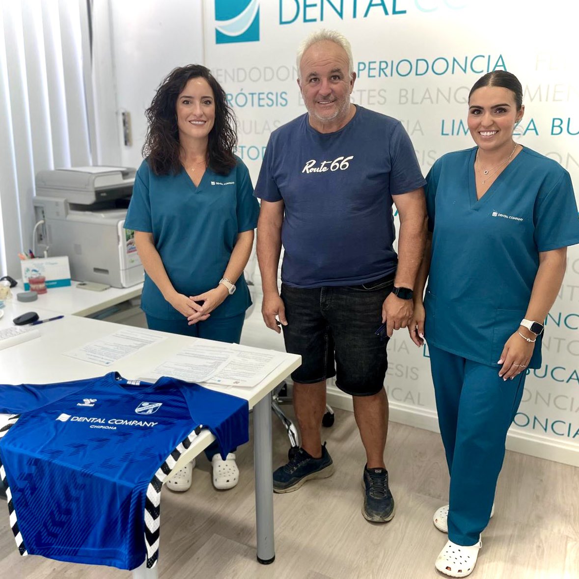 chipiona_c_f's tweet photo. Recordamos a nuestros jugadores, familiares, y socios, que un año más tenemos el acuerdo de colaboración con #Dentalcompany , donde podrán disfrutar de esclusivas ventajas, como revisiones y limpiezas bucodental anual gratis y un numeroso descuento en otros tratamientos, https://t.co/O0ceRckAVw