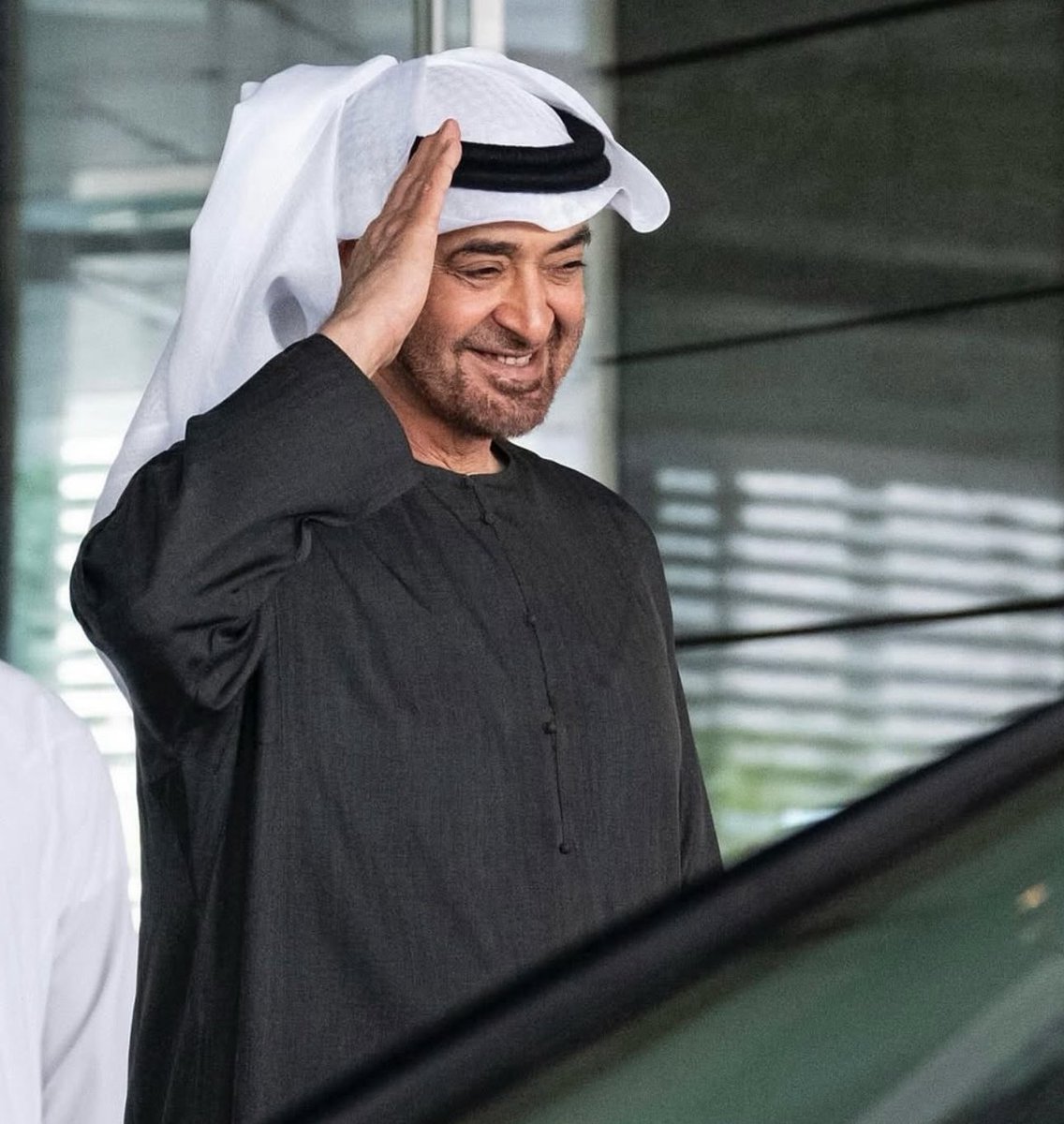 سر بنا بر و بحر 
أرض و سما 
وين ما تامر علينا حاضرين