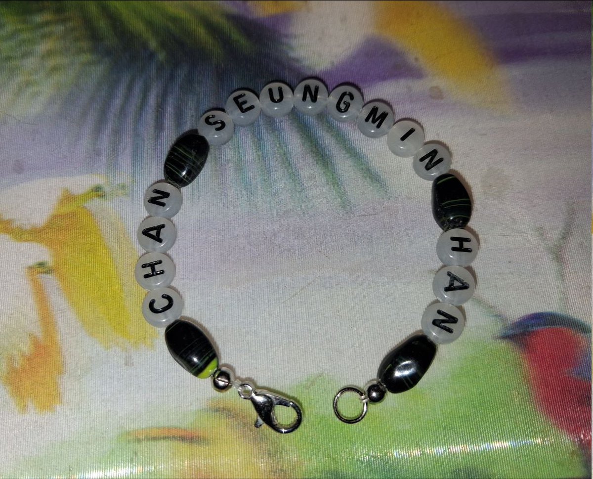 еще один браслет😊 пока решала как делать, добавилось третье имя😅