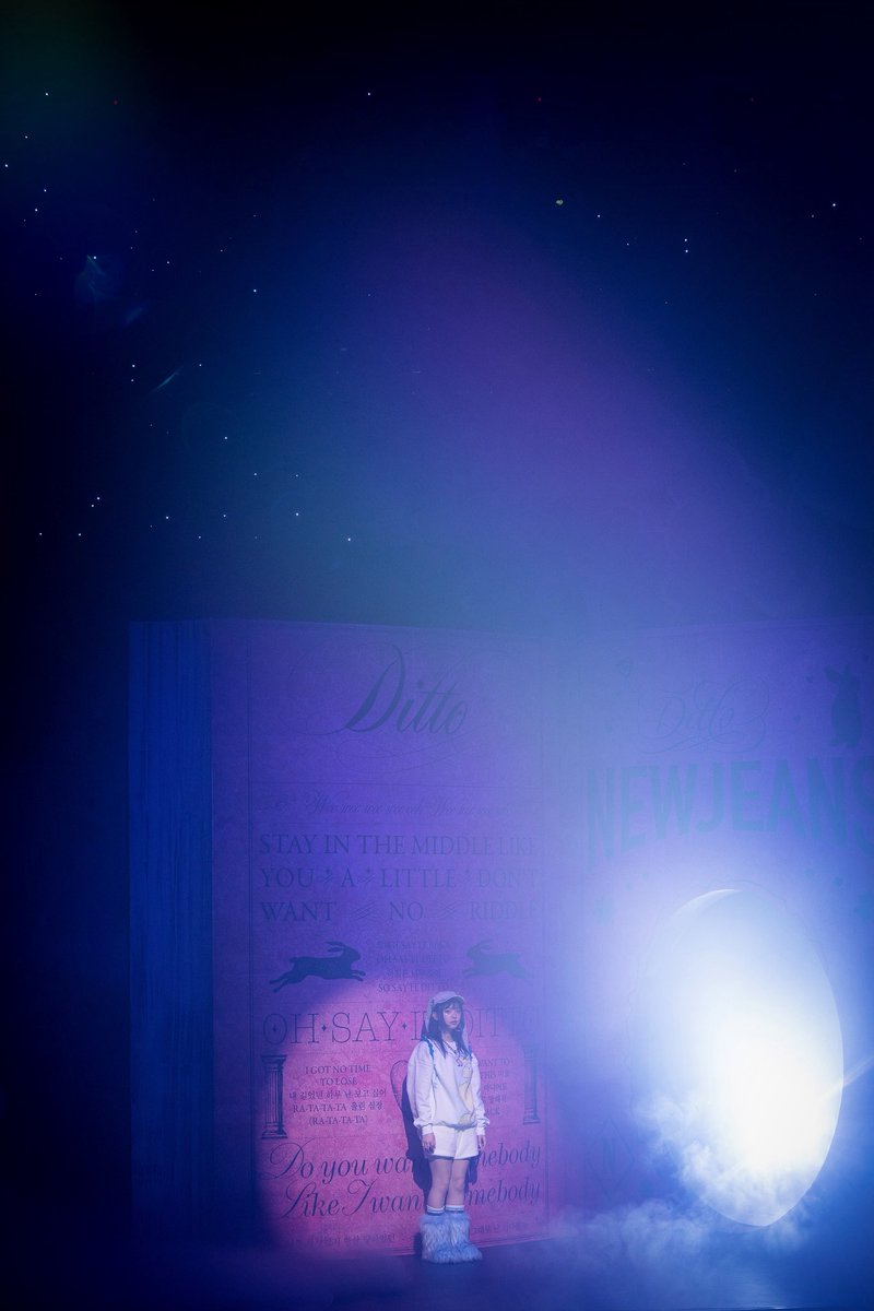 current1214's tweet image. 오엠지무대가 배경화면하기 참 좋은것 같아요🐰