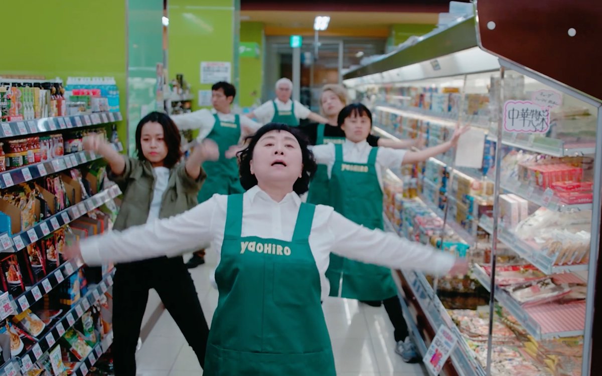 OkinawaNICE's tweet image. 「旦那」「殺したい」が当たり前のように検索ワードに出てくる現代。夫婦という関係はいったい何かを問うミュージカル・ドラマ。『夢子のフィナーレ』（37分／監督：浅沼直也）は、最終日Kブロック（1月25日16:26～）で上映。会場は那覇の桜坂劇場。