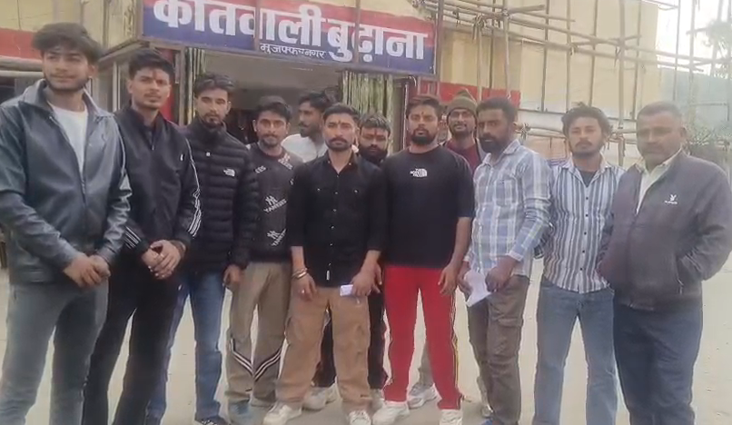 bstvlive's tweet image. मुजफ्फरनगर : युवक ने धर्मगुरु पर किया अभद्र टिप्पणी

➡उमर नाम के युवक ने की टिप्पणी
➡टिप्पणी को लेकर हिंदू संगठनों में रोष
➡हिंदू संगठनों ने कोतवाली में दी तहरीर
➡बुढाना कोतवाली क्षेत्र का मामला

#Muzaffarnagar #ControversialComment @muzafarnagarpol