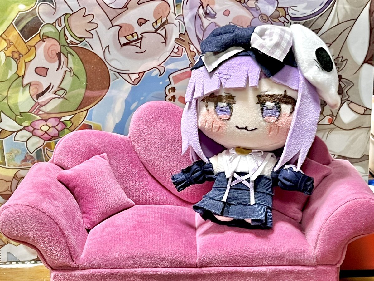 65sart's tweet image. #トリッカル
アリスぬいちゃん完成！！体が小さすぎて足元が全部隠れるし袖が足りないしで難航したけど何とか出来た！！
今回も頭の着脱可能！同じ型紙なのになんかシェイディのがデカいのは何故だ…？

とにかく新しいもちほっぺ（もちほっぺ感は低い）ぬい完成だー！

並べるとゆっくり感ある…？