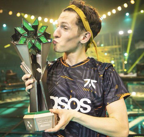 GETTING READY                    TO MAKE HISTORY