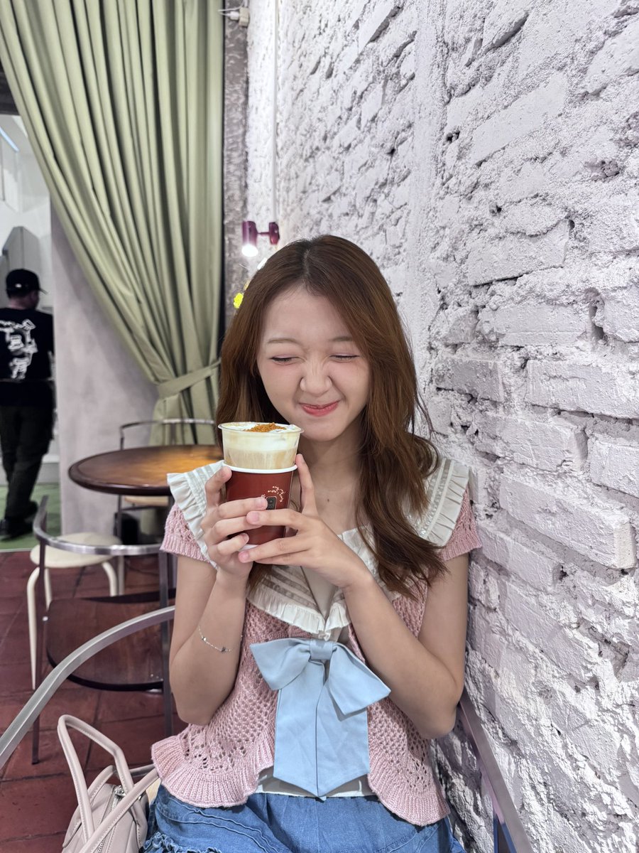 Aurellia (@au_liajkt48) on Twitter photo 