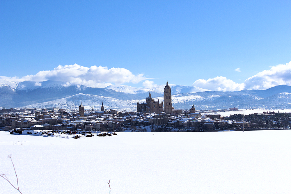 Segovia bajo la nieve.

#Turismo #Viajar #Travel #Naturaleza #Aventura #TurismoRural #TurismoCultural #Patrimonio #CiudadesConEncanto #PueblosConEncanto #HistoriaViva #Explorar #Wanderlust