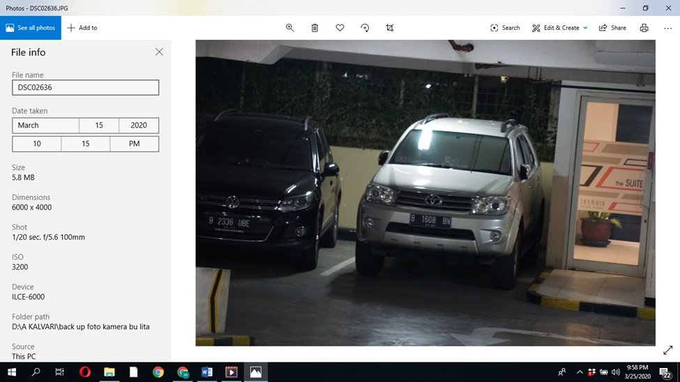UnmasKalvari's tweet photo. 1. Minggu, 15 Maret 2020 Mobil ZatBesi, bersisian dengan Mobil Nyai, dekat pintu masuk ruang lift apartemen. Kemungkinan, zatbesi datang lebih awal dari waktu tersebut. Mobil ada di lokasi tersebut sampai dengan Senin 16 Maret 2020 pkl 04.25 keesokan harinya (foto 1). https://t.co/FQLnCarPha