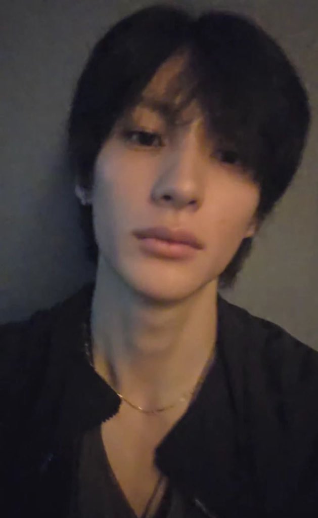 Hazel9502's tweet image. แอนตันบ่นว่าโกนหนวดตอนเช้าตกดึกก็ขึ้นอีกแล้ว จากนั้นจู่ๆนึกได้ว่าวอนบินชีชอบบ่นให้แอนตันไปโกนหนวดบ่อยๆ คืออะไร รีวิวจากผู้ได้รับผลกระทบโดยตรงเหรอบิ 😭