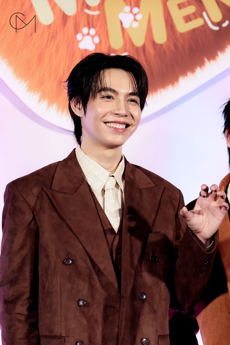 CM2Connect's tweet image. ไทเกอร์ จะมาเป็นเจ้าหนี้ หรือเจ้าหัวใจนะ! 🧐😽

ระหว่างเก็บภาพก่อนเริ่มงาน ‘เปย์รักด้วยแมวเลี้ยง THE FIRST MeOwMENT’ #CatForCash 🐾🌟

#CatForCashEP1 #เปย์รักด้วยแมวเลี้ยง
#firstkanapan @Firstkpp