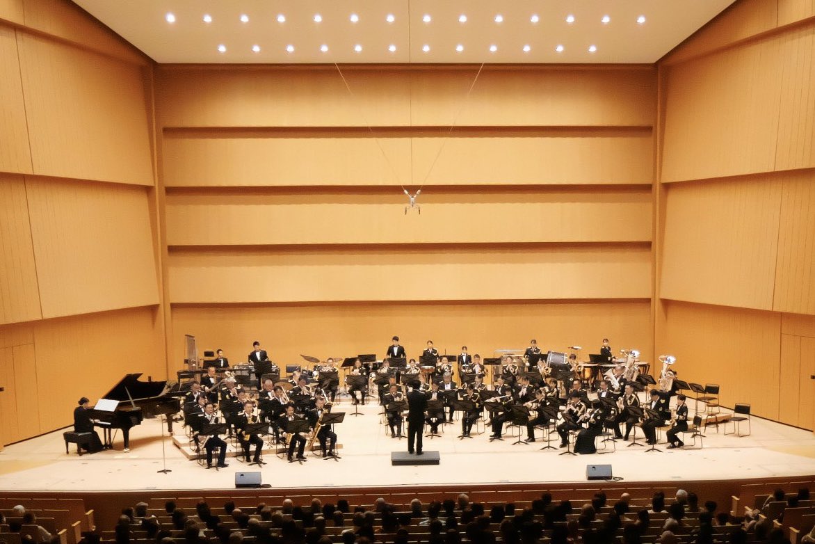 watta_conductor's tweet photo. 2026.01.18
神奈川県警察音楽隊Windship 
ご来場ありがとうございました♪
そしてゲストの海上自衛隊横須賀音楽隊の皆さん、ブラボー👏

動画1
アンコールは『一度っきりの人生』（伊藤康英）

写真1
このセッティングかっこよい。

写真2
横須賀音楽隊、真道隊長！ワールド全開！ https://t.co/9DfAl93AjL
