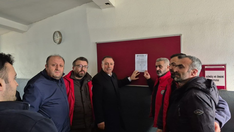 BirlesikMetal's tweet image. 🔴30 Ocak Cuma günü greve çıkmaya hazırlandığımız 9 işyerinde #grev uygulama kararlarımızı asıyoruz✊

#BizKazanacağız
