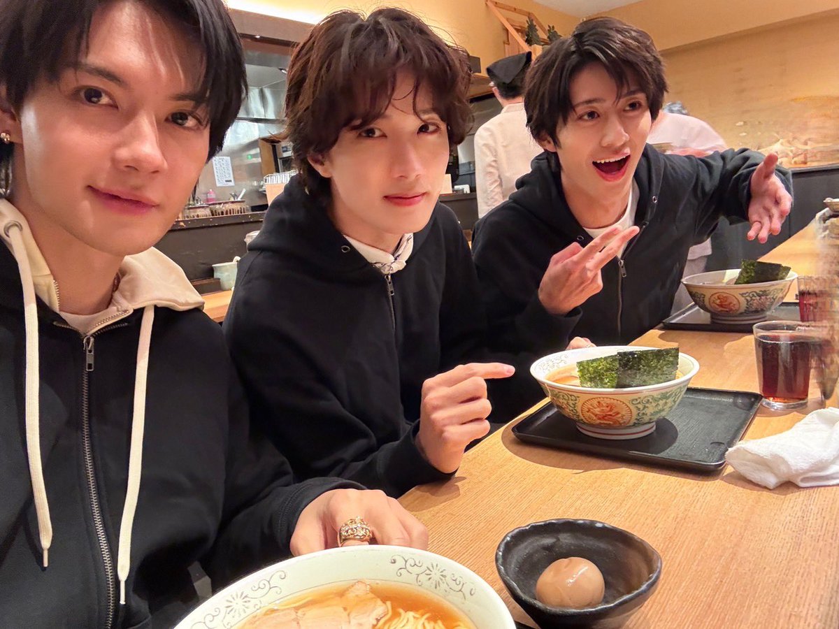 sanohayatodazo's tweet image. 今年初外食はこいつらとでした。