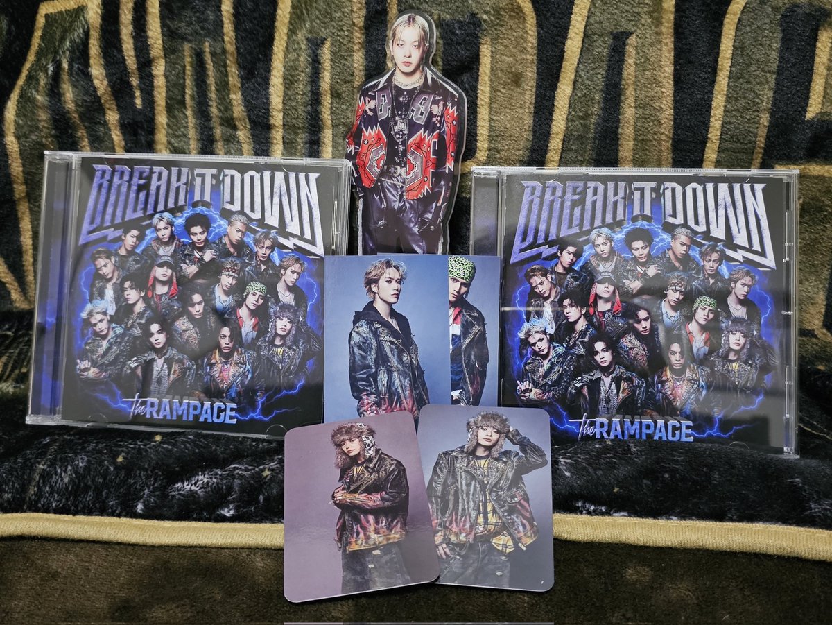 フラゲ日🙌 大暴年会の会場で 限定フォトカ欲しさに 2枚だけ買ったやつ