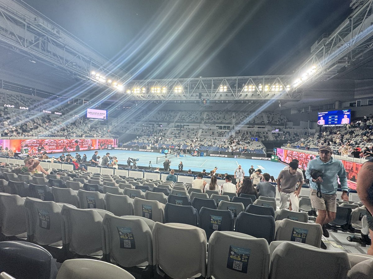 Pattymalone00's tweet photo. #sleepisfortheweak here on JCA, 11:30 and the 3rd set is about to begin #ausopen https://t.co/UcseNaNtLI