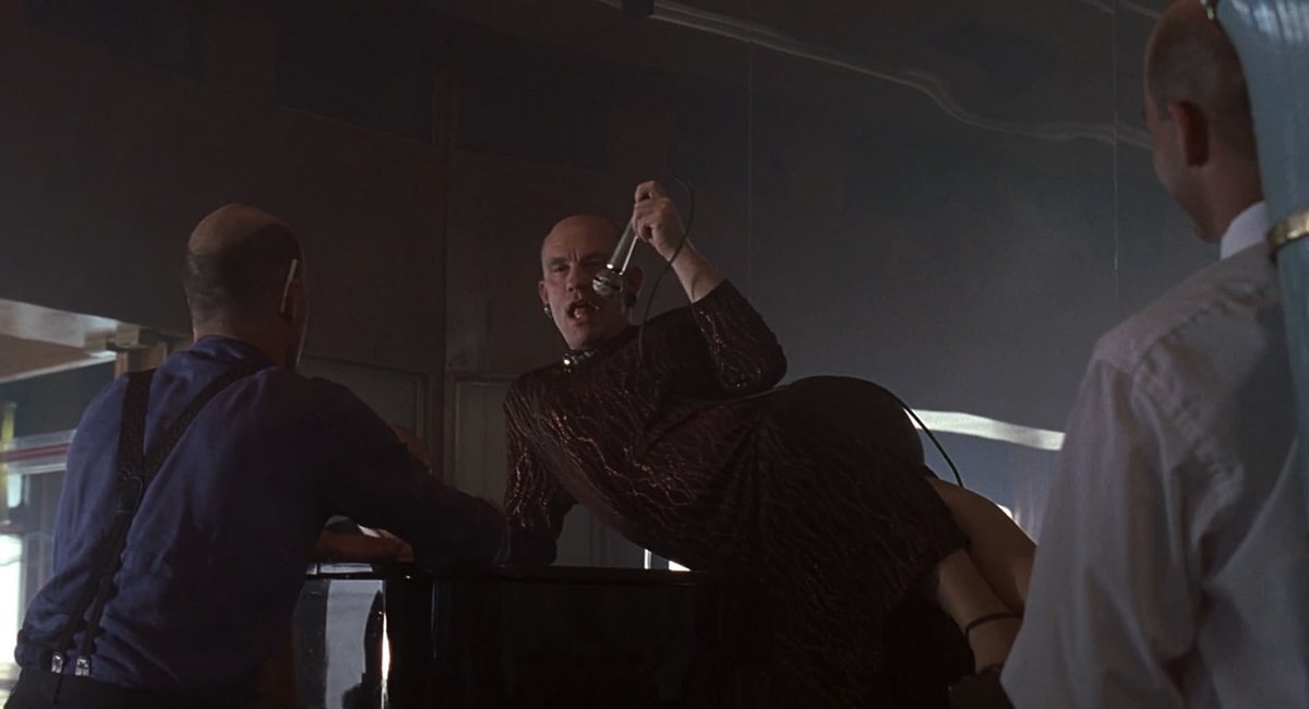 saneemacinema's tweet photo. Being John Malkovich (1999)
Director: Spike Jonze
DoP: Lance Acord https://t.co/S3QTtEhKQf