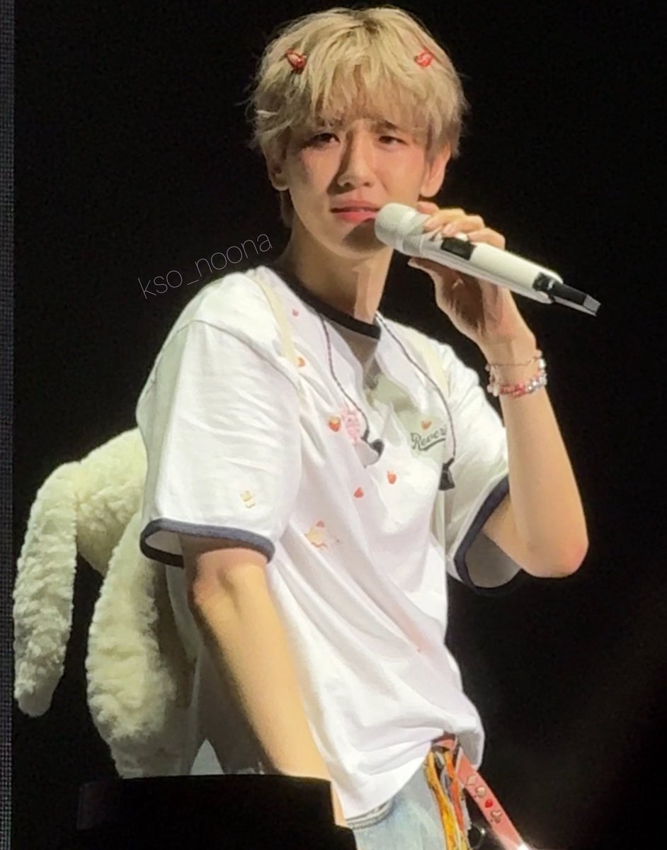 tyskyoong's tweet image. Baekhyun : dih