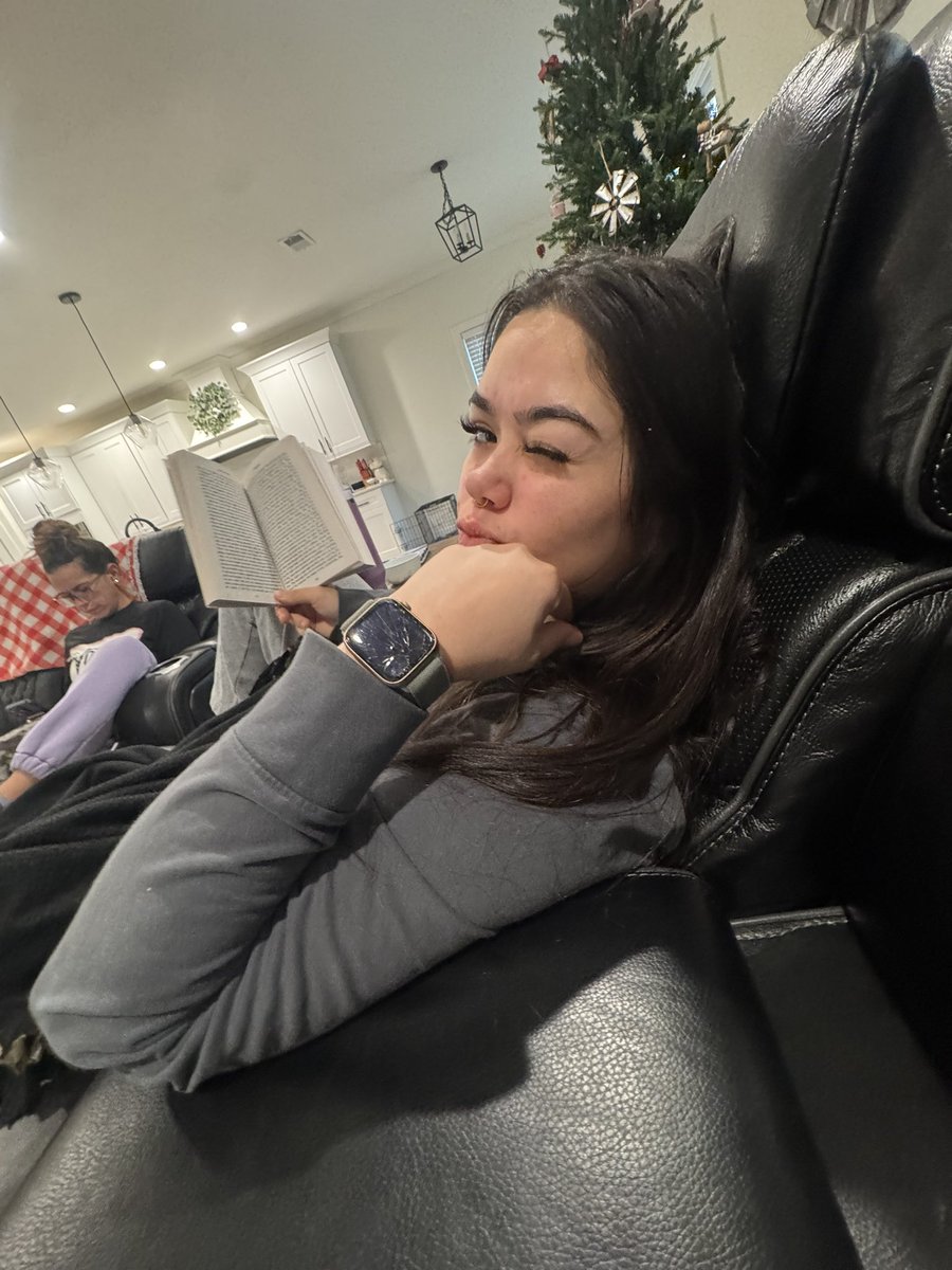 modelomenace's tweet image. 10 books deep this month. Late start i didn't pick up my first until jan 5th 
top 3;
Blindness
The Wall
I who have never known men (still can't stop thinking about it) 
WORST
Never whistle at night
The devil and the dark water
the silent patient