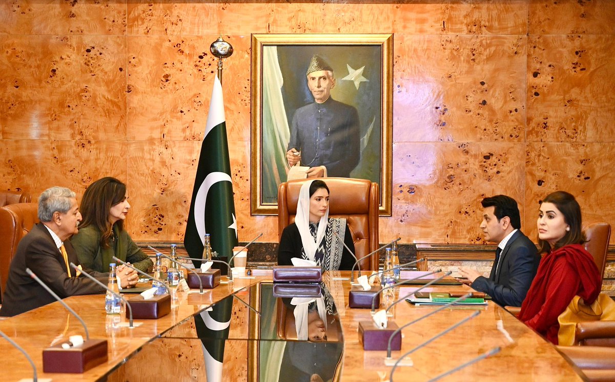 خاتونِ اوّل بی بی آصفہ بھٹو زرداری سے ایوانِ صدر میں پرائم ہسپتال ہیلتھ کیئر فیسلٹی (پی ایچ ایچ ایف) کے چیف ایگزیکٹو آفیسر ڈاکٹر شہزاد شفیق موسوی نے ملاقات کی۔ اس موقع پر انہیں بچوں میں کلب فُٹ کی پیدائشی معذوری کے علاج سے متعلق جاری اقدامات اور پیش رفت پر تفصیلی بریفنگ دی گئی۔