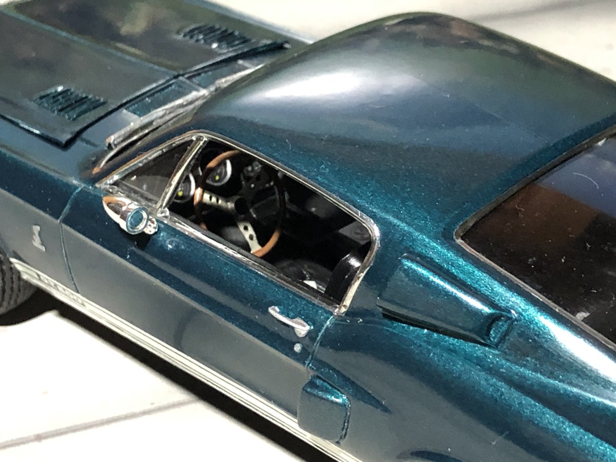 urasan95844840's tweet image. #3年前の今頃完成したプラモデルを晒す見た人も晒す
AMT1/25シェルビーコブラGT500KR
ボンネット紛失の完成品をレストア。ボンネットはプラ板でスクラッチして、ボディを実車用ソフト99スプレーで塗装。ヘッドライトはバルケッタの別売りに。ワイパーもエッチングに。
 #AMT 
 #コブラ