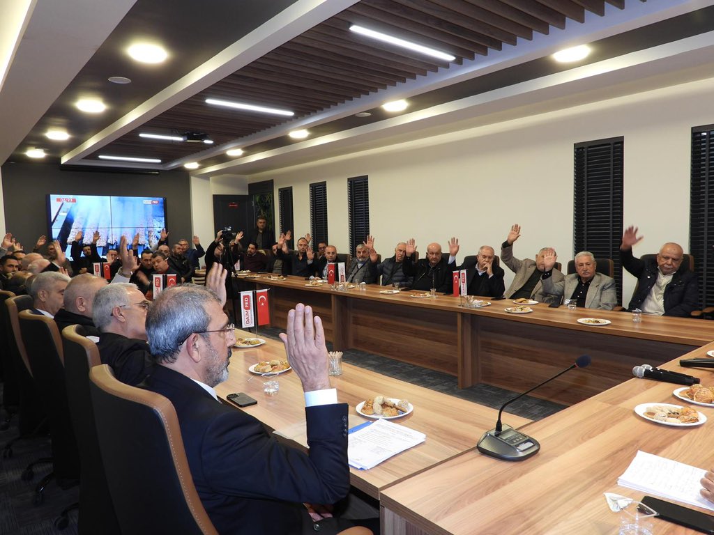 AKAMDER Başkanı Sayım Azmaz Güven Tazeledi 

📌 DAİMFED üyesi Adana Kamu Müteahhitleri Derneği’nin (AKAMDER) Olağan Genel Kurul Toplantısı Halil Avcı’nın divan başkanlığında yapıldı.

🔹 Yapılan seçimler sonucunda mevcut Başkan Sayım Azmaz, yeniden başkanlığa seçilerek güven