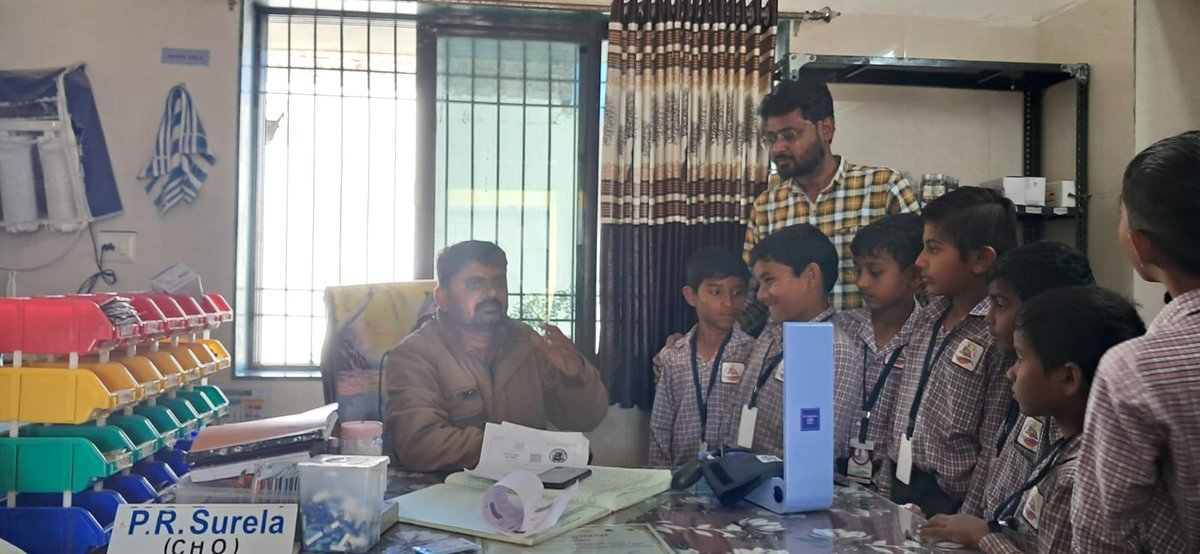 આયુષ્યમાન આરોગ્ય મંદિર ઝુંડાળા ખાતે ઝુંડાળા પ્રાથમિક શાળાના બાળકો દ્વારા મુલાકાત લેવામાં આવેલ જેમાં બાળકોને આયુષ્યમાન આરોગ્ય મંદિરની અંદર મળતી સુવિધાઓનું માર્ગદર્શન આપવામાં આવેલ <a href="/DDORAJKOT1/">District Panchayat Rajkot</a> <a href="/dpapndtbtd/">PNDTBTD</a> <a href="/thojasdan/">THOJASDAN</a> <a href="/cdhorajkot/">@CDHORajkot</a> <a href="/deshani_manish/">manish deshani</a> <a href="/PravinGondali13/">Pravin Gondaliya</a> <a href="/ZundalaGPRaj/">ZUNDALA GRAM PANCHAYAT</a>