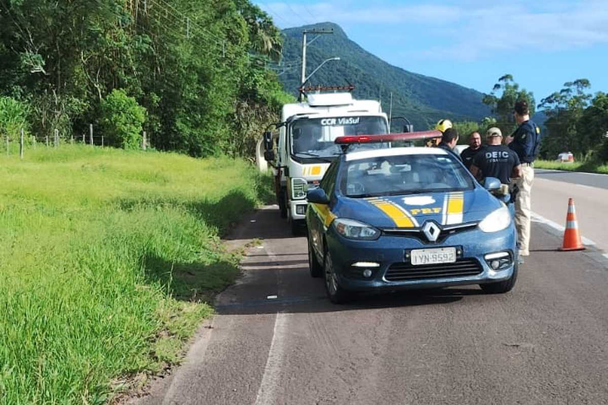 litoralmania's tweet photo. Acidente com motocicleta deixa uma pessoa morta na BR-101 em Osório - https://t.co/TNhmz3cIWL https://t.co/a2PHPkXBQj