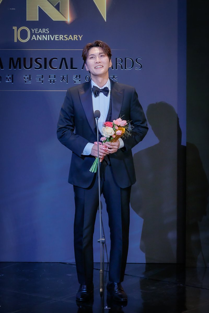 260119 제10회 한국뮤지컬어워즈

๑'ٮ'๑ | #박은태

남우주연상 수상을
진심으로 축하드립니다