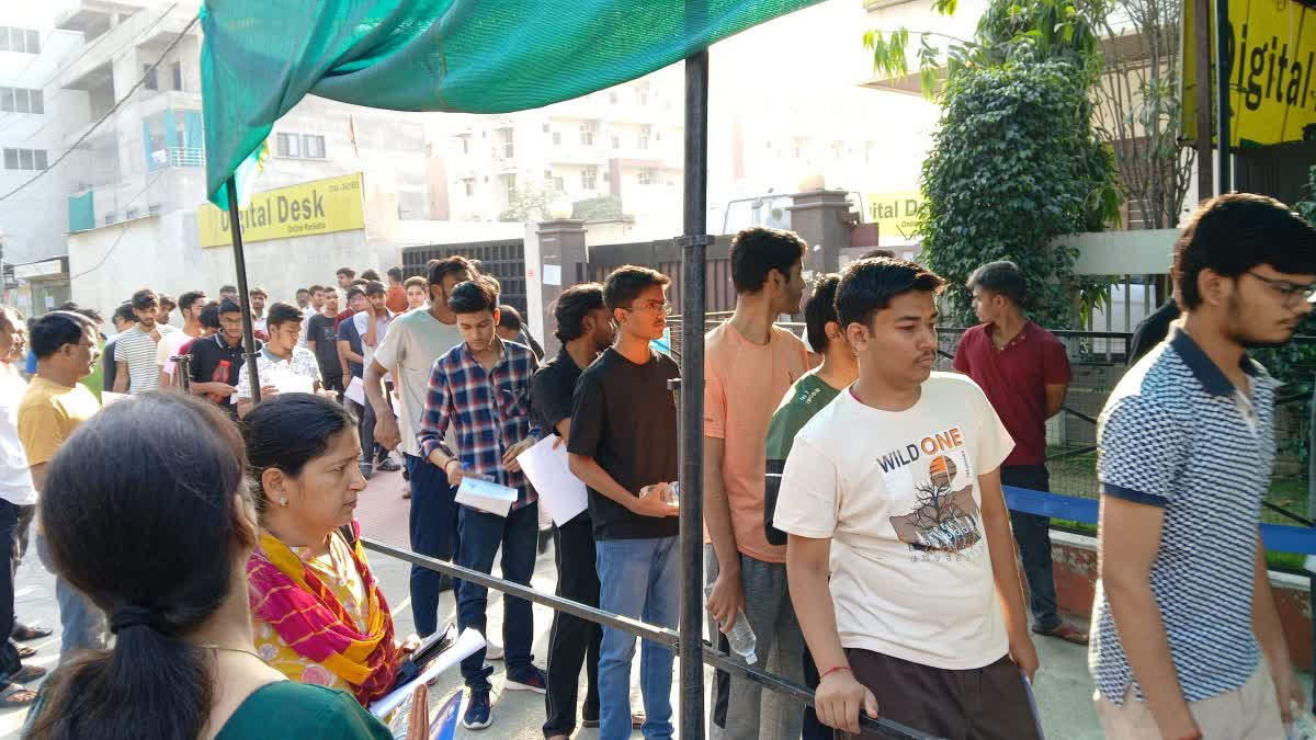 ETVBharatRJ's tweet image. JEE MAIN 2026 : 127 इंजीनियरिंग इंस्टीट्यूट की 62853 सीट के लिए 21 से एग्जाम, स्टूडेंट के लिए यह सलाह 
etvbharat.com/hi/bharat/jee-… 
#jeemain2026 #nta #engineeringinstitutes #advice