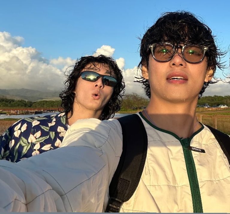 tichivi's tweet image. when you are in competition of who loves taehyung the most and your opponent is jeon jungkook