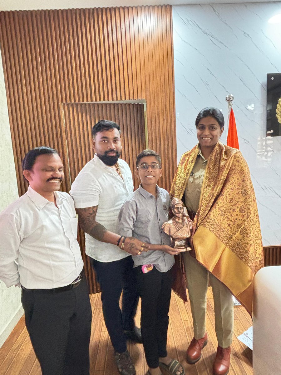 ಹೈದರಾಬಾದ್ ನಗರದ ಡಿಸಿಪಿ ಅವರನ್ನು ಭೇಟಿಯಾಗಿ ಇಂದು ಗೌರವ ಸನ್ಮಾನ ಮಾಡಲಾಯಿತು ಕನ್ನಡಿಗರ ಕಲ್ಯಾಣ ಅಭಿವೃದ್ಧಿ ಸಂಘದಿಂದ.